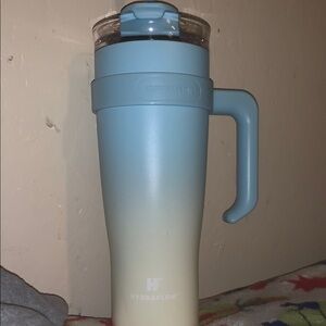 Hydraflow Blue and Cream Tumbler